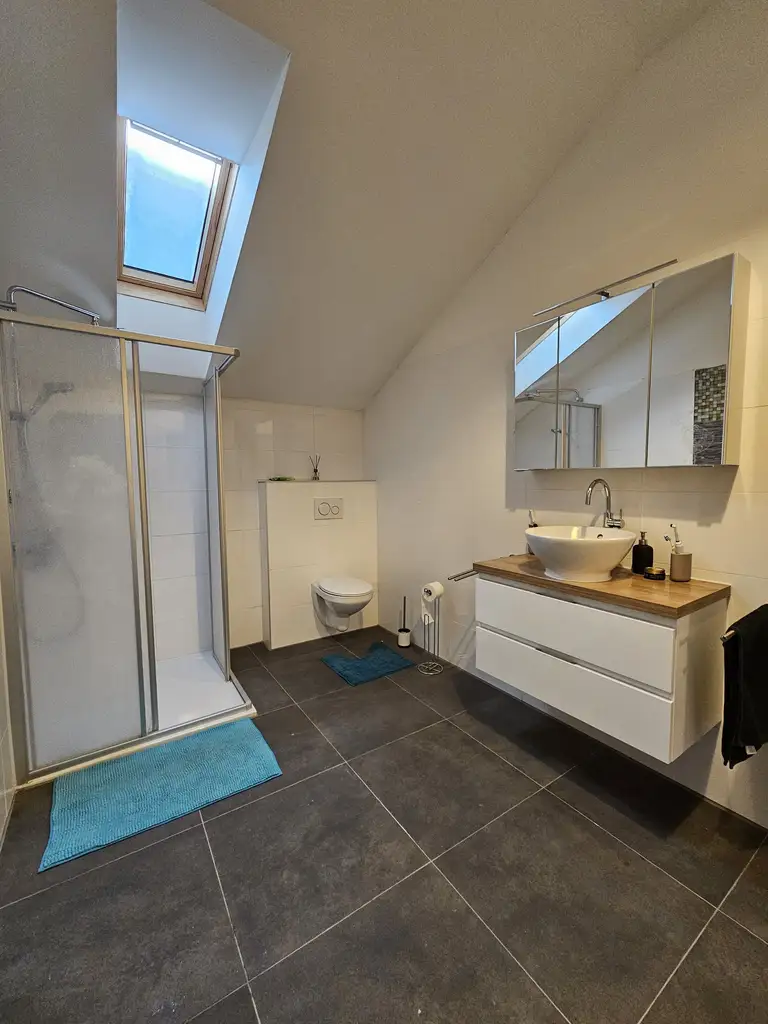 Modernisiertes Einfamilienhaus mit 1.057m² Grundstück, Luftwärmepumpe & PV-Anlage in ruhiger Ortsrandlage von Wopfing