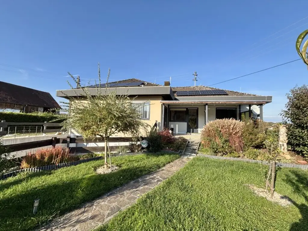 ** FAMILYS BEST **   Reinersdorf !! Bungalow mit ca. 122 m2 Wfl. in ruhiger, idyllischer Ortsrandlage mit ca. 1.200 m2 Eigengrund !!