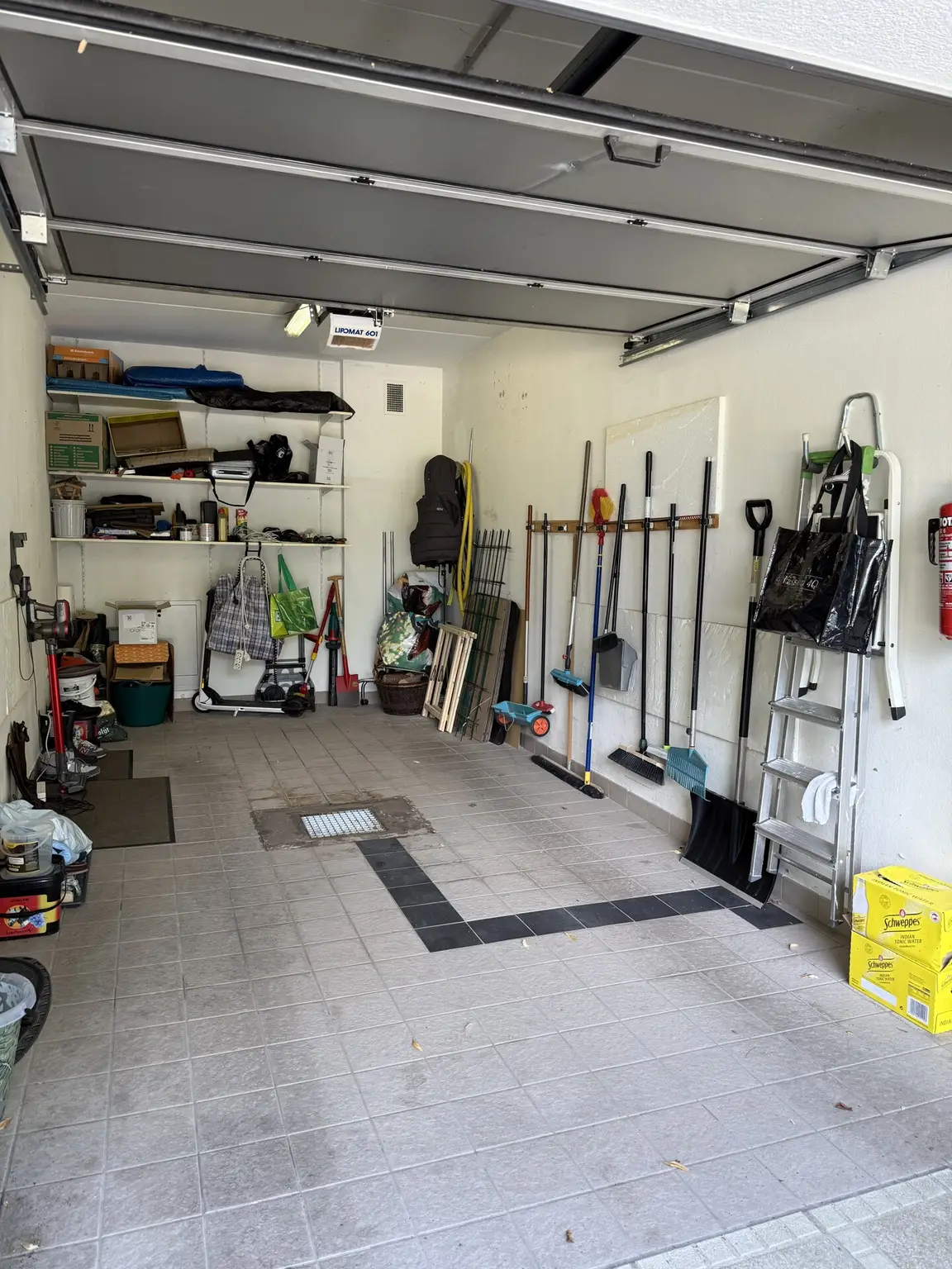 Pool, Garage & Vollkeller alles vorhanden!!!