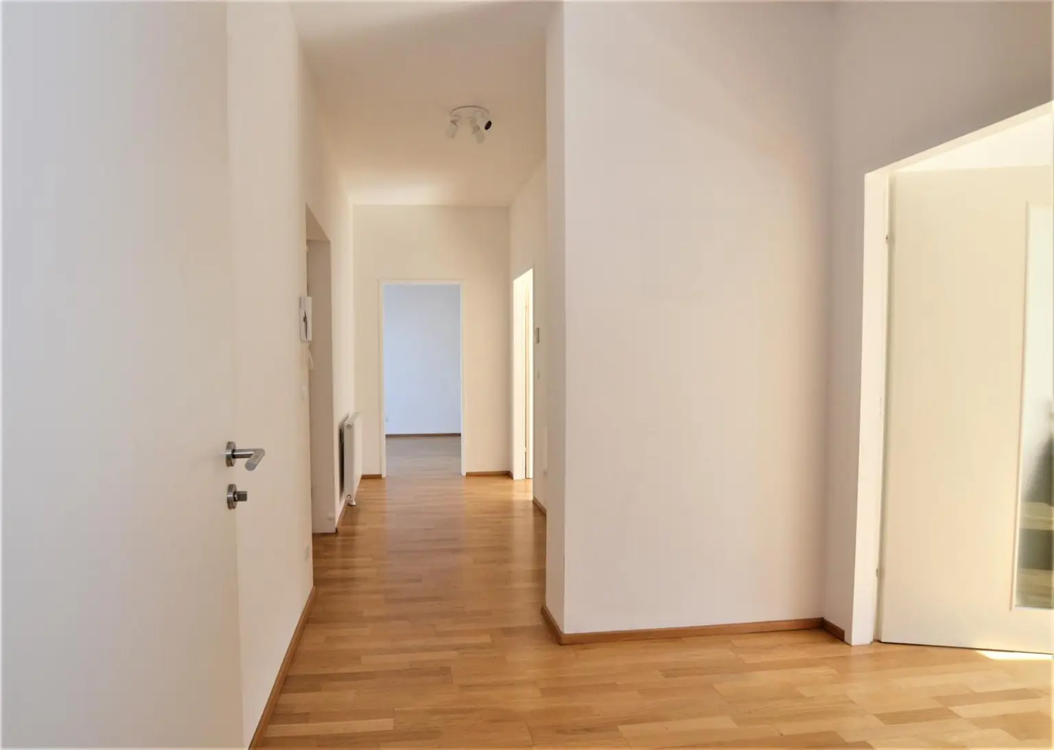 Helle Dachgeschosswohnung mit Charme und viel Freifläche