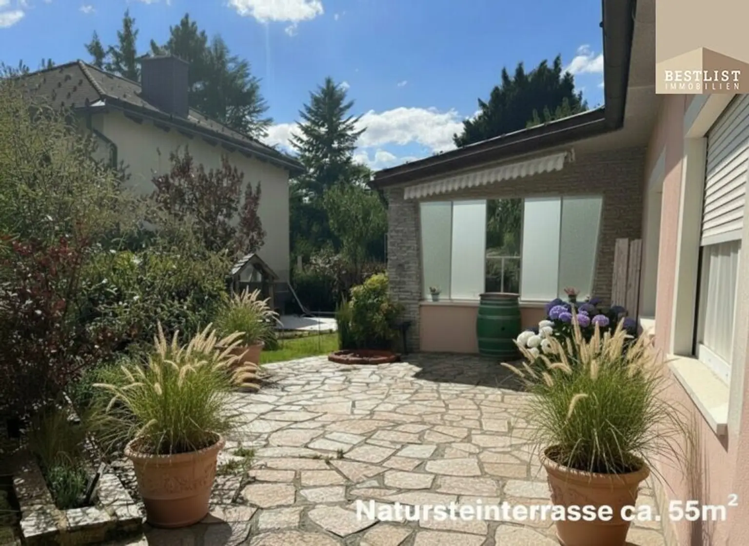 Einfamilienhaus mit Zubau - Tiefgarage und Garten