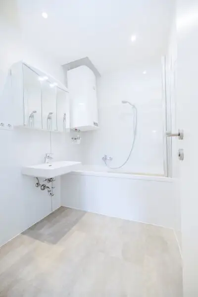 PROVISIONSFREI I LIFT I 3 ZIMMER I BAD MIT WANNE I SONNIG & HELL I LOGGIA I INNENHOFLAGE I PROJEKT WOHNEN I