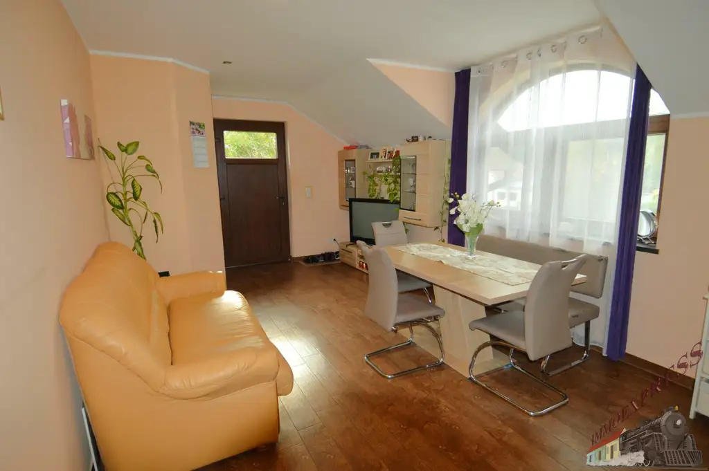 Hochwertiges Ein-/ Zweifamilienhaus mit separater Wohnung - Doppelgarage mit Fußbodenheizung