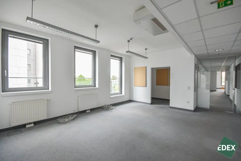 Durchdacht aufgeteilte Bürofläche mit Terrasse und optimaler Anbindung