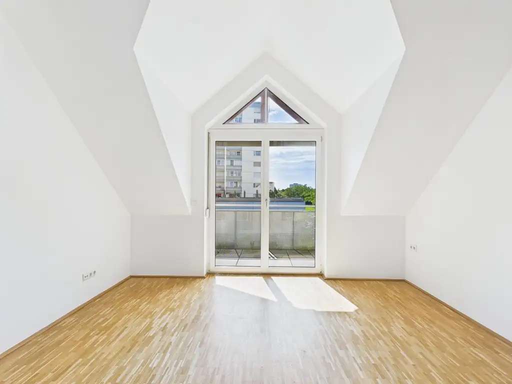 LINZ (Schörgenhubstraße): DACHGESCHOSS-WOHNUNG mit EMPORE ca. 76,5 m² Wohnfläche + BALKON ca. 4,9 m²