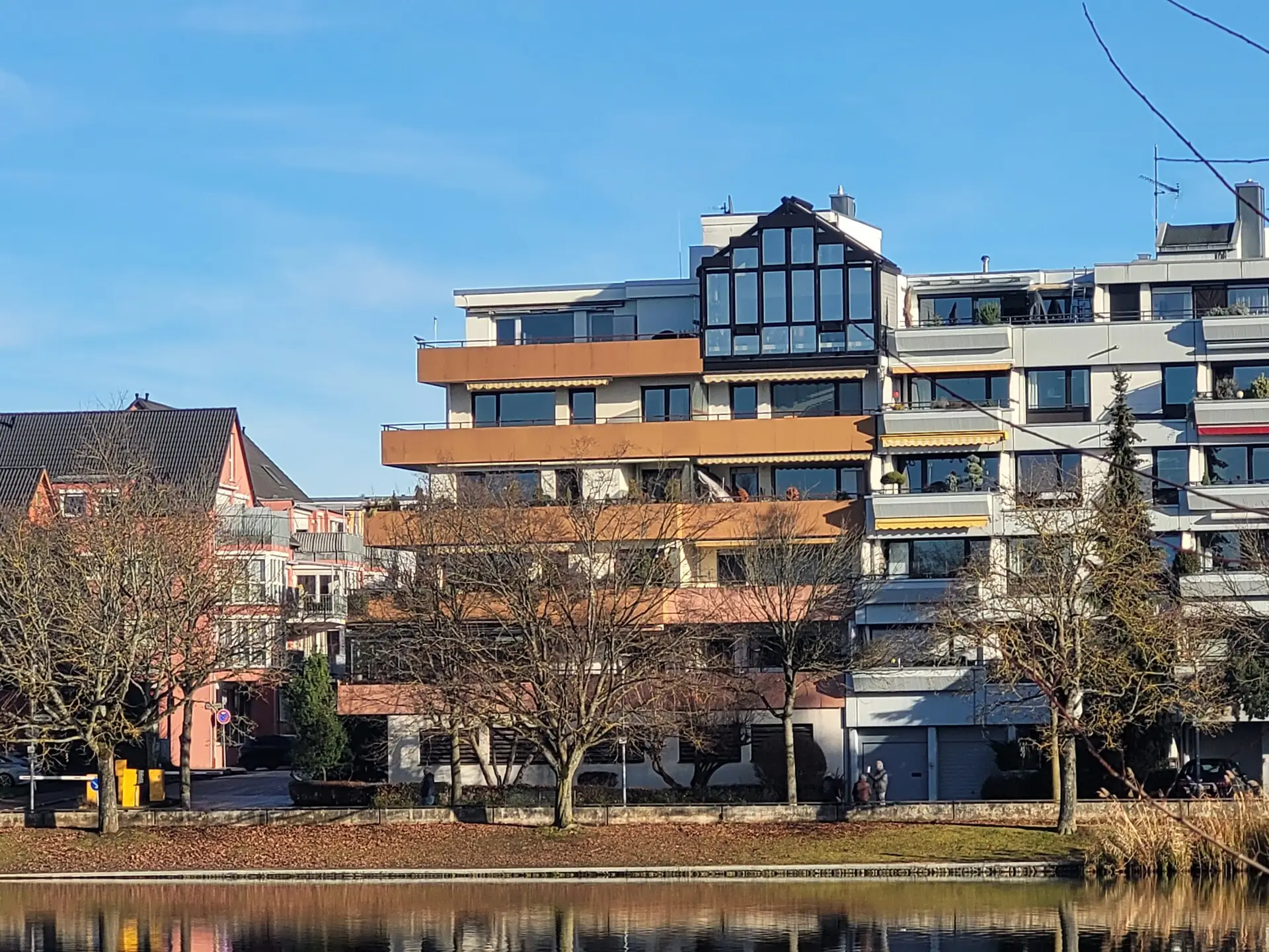 Blick vom See Richtung Haus
