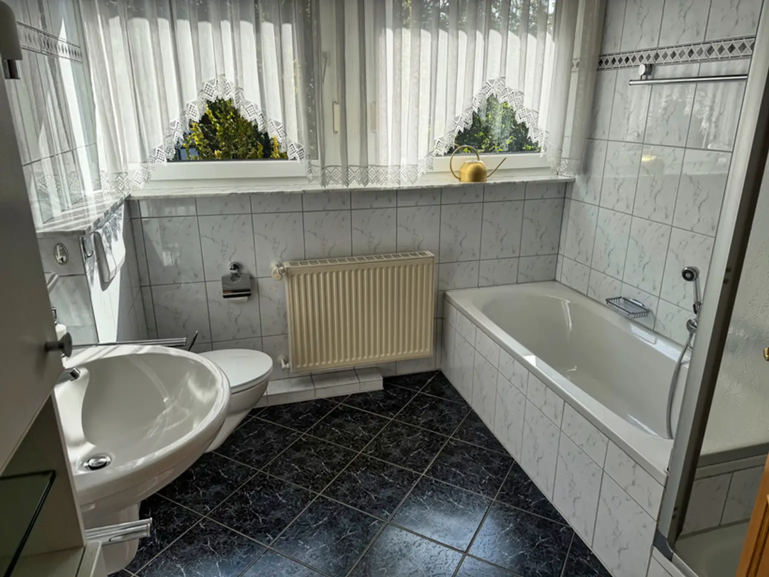 Mitten im Ort! Einfamilienhaus auf großzügigem Grundstück!