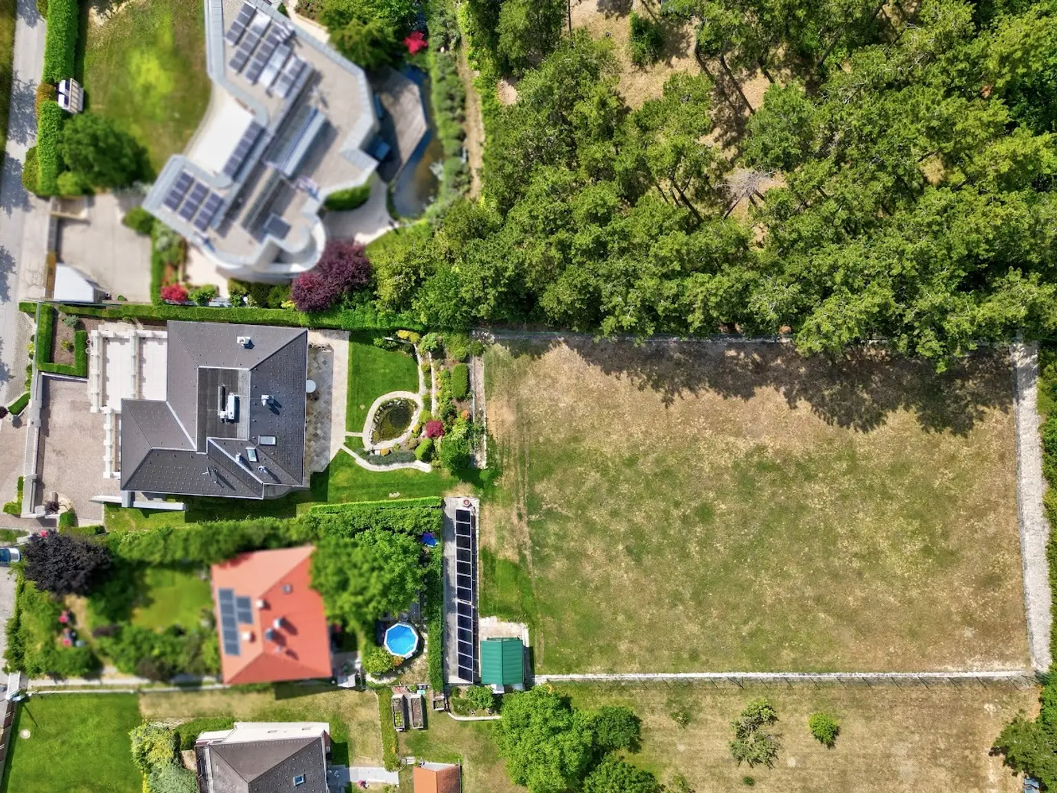 Traumhafte Villa mit Indoor Pool + großem Garten zu verkaufen!