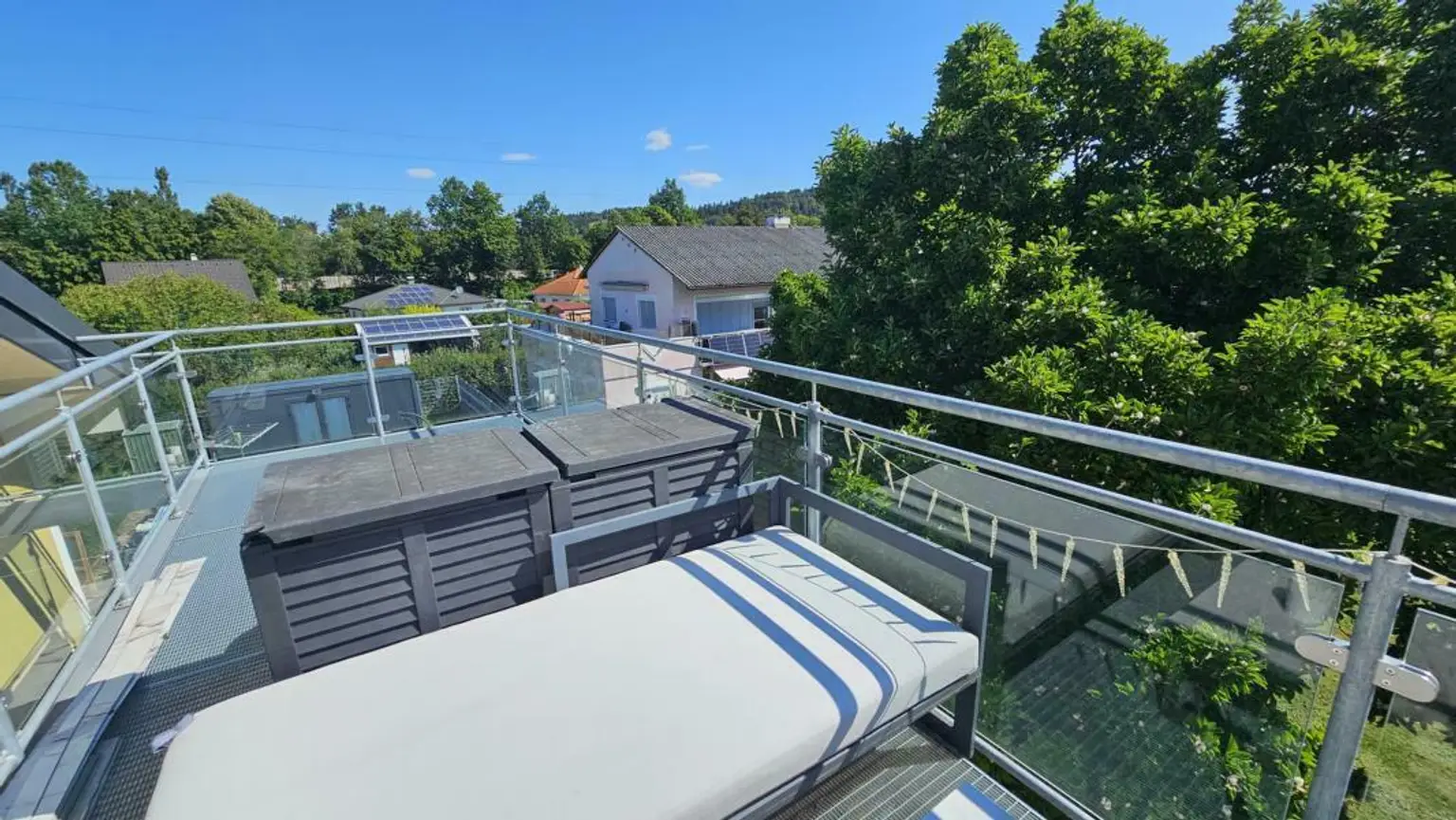 ** Großzügiges & edel saniertes Stadthaus ** Hochwertige Ausstattung ** 3 Bäder ** Einliegerwohnung ** absolute Ruhelage **