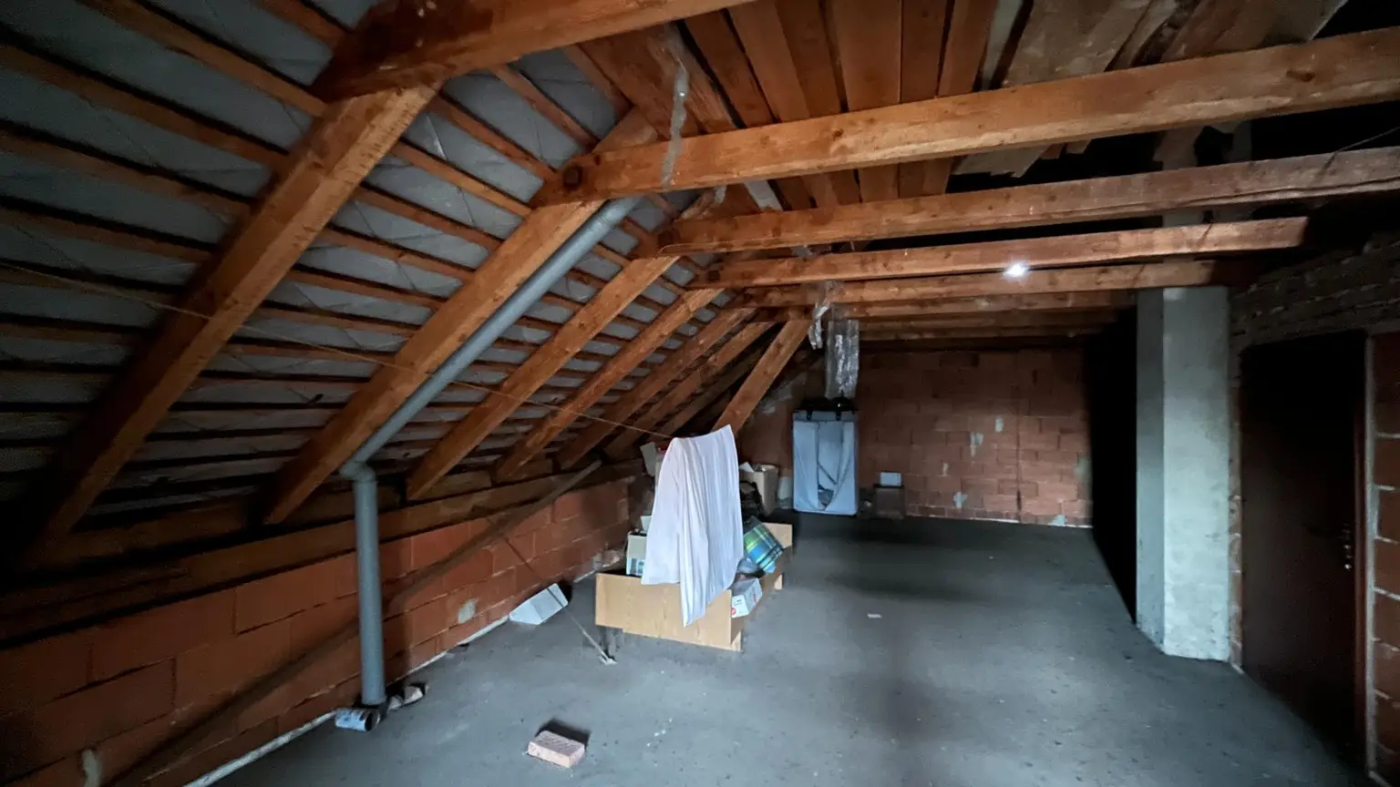 Haus in ruhiger Lage mit Erweiterungsmöglichkeit und großem Nebengebäude!