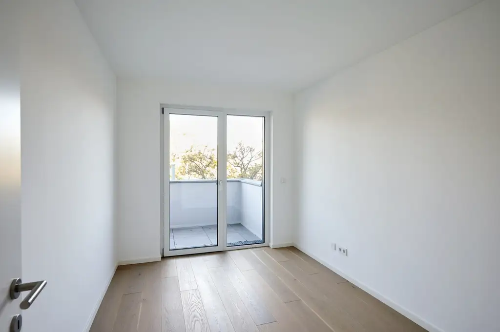 ERSTBEZUG!  4-Zimmer-Wohnung mit Balkon und Parkblick nahe der Donau!
