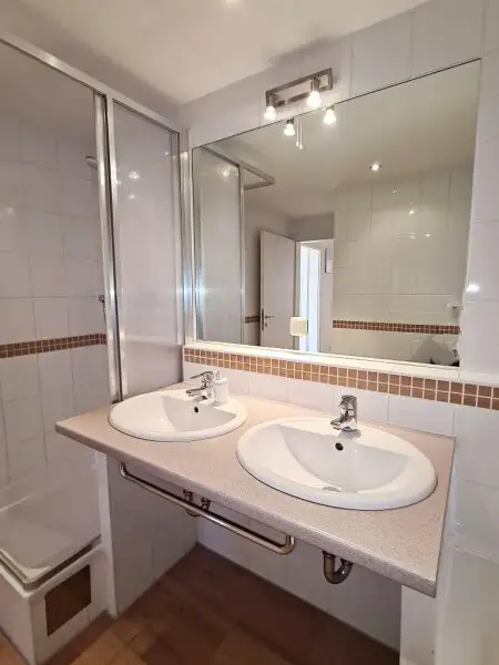 DACHGESCHOSS, Daringergasse, sonnige 76 m2 Neubau mit 6 m2 Balkon, 2 Zimmer, Wohnküche, Wannenbad, Parketten, Grünblick