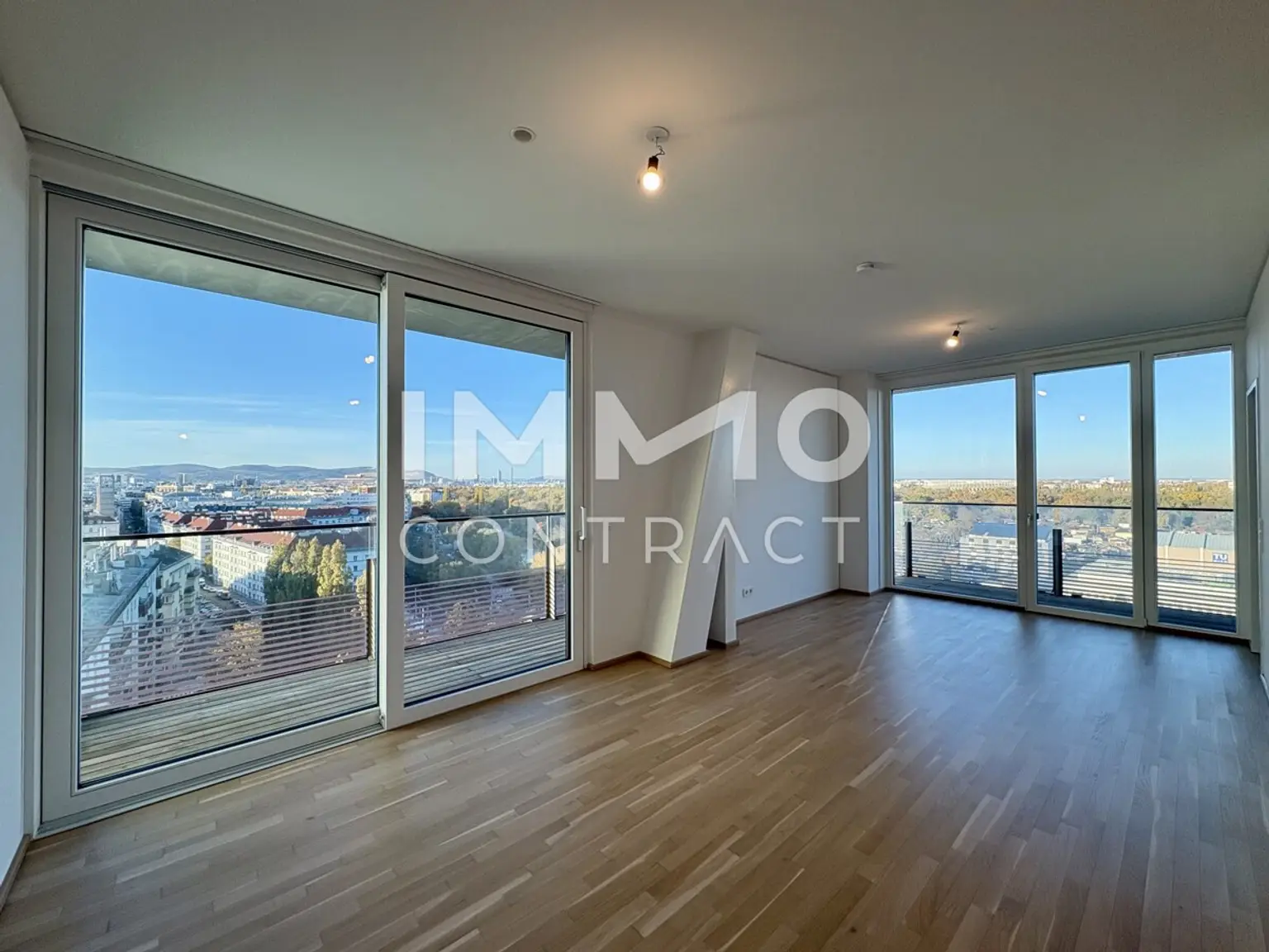 TOP-Ausblick: City mit Stephansdom, Donaukanal, Prater. Concierge, Party & BBQ Lounge, Pool usw.