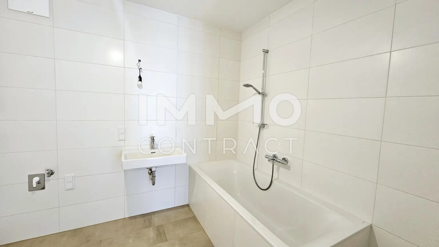 Lichtdurchflutete 3-Zimmer-Balkon-Wohnung in parkähnlicher Anlage im Erstbezug - provisionsfrei!