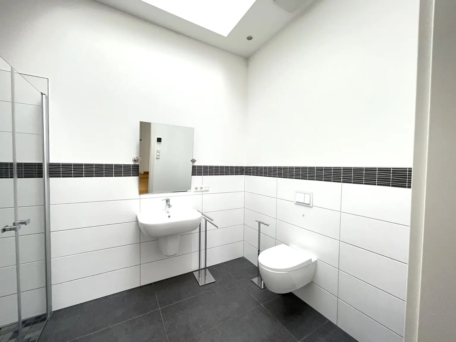 Duschbad (angrenzend an Schlafzimmer)
