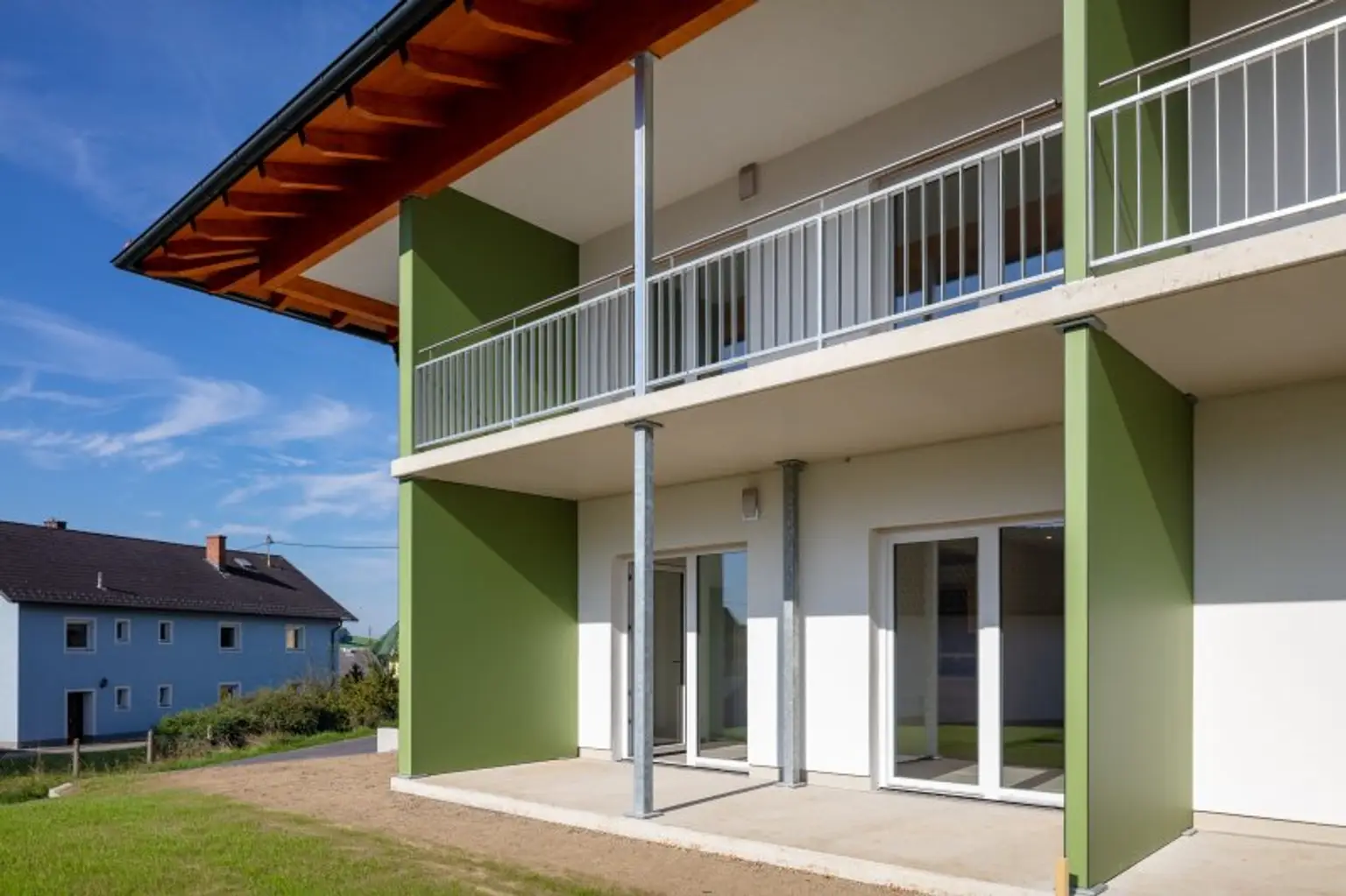 Neuwertige Gartenwohnung in Hagenberg mit 88 m²   II   Garten und Loggia mit gesamt 86 m²   II   große Einbauküche