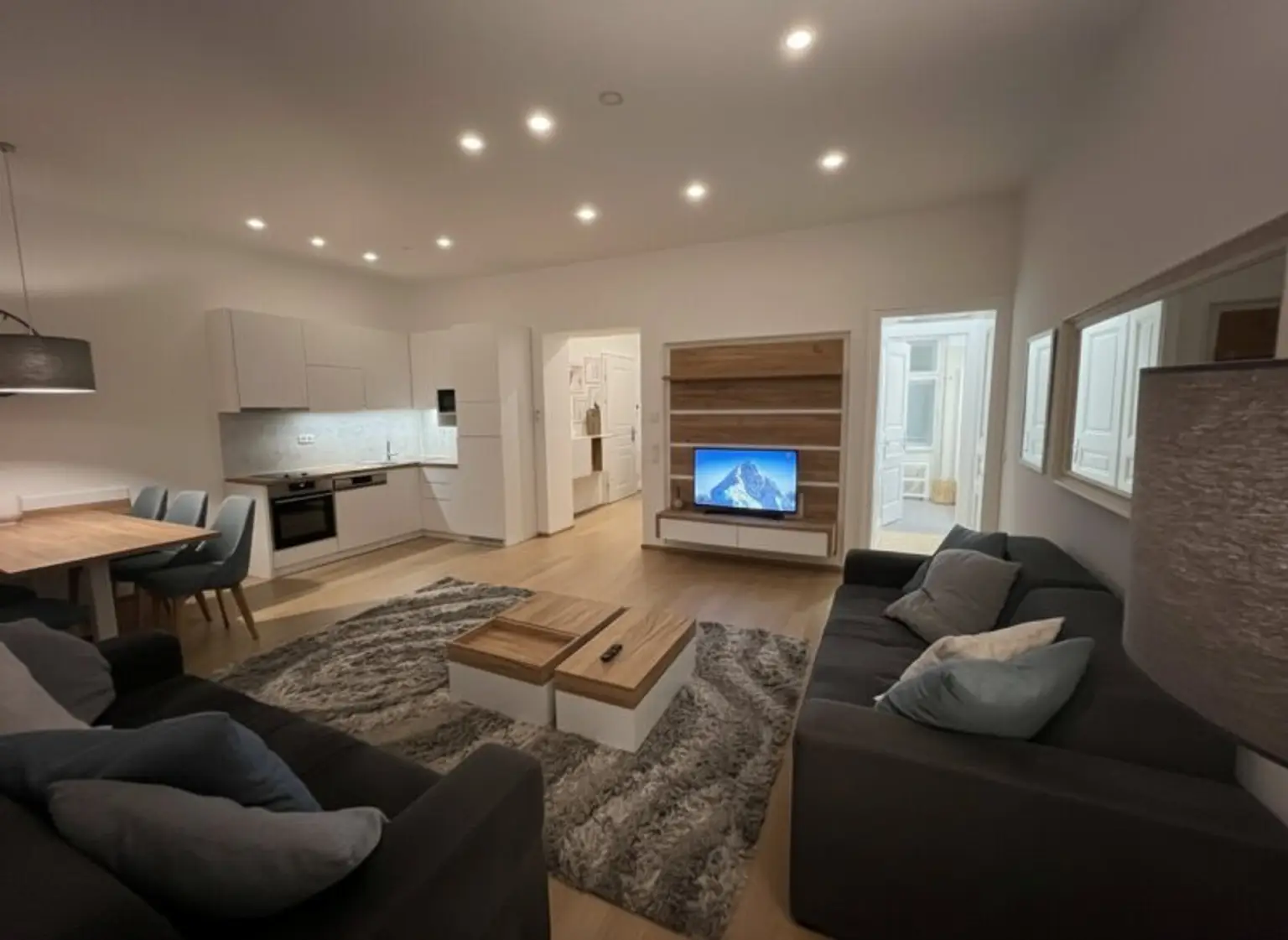 MODERNES DESIGN VOLLMÖBLIERT TRIFFT ALTBAU