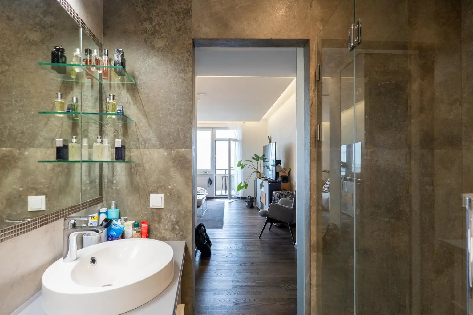 Stilvolles City Living mit Jacuzzi, 2 Balkonen und Weitblick!