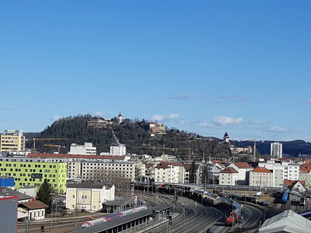 EXKLUSIVE  4-ZIMMERWOHNUNG MIT GROSSER SÜDWEST TERRASSE IM NEUEN REININGHAUSAREAL