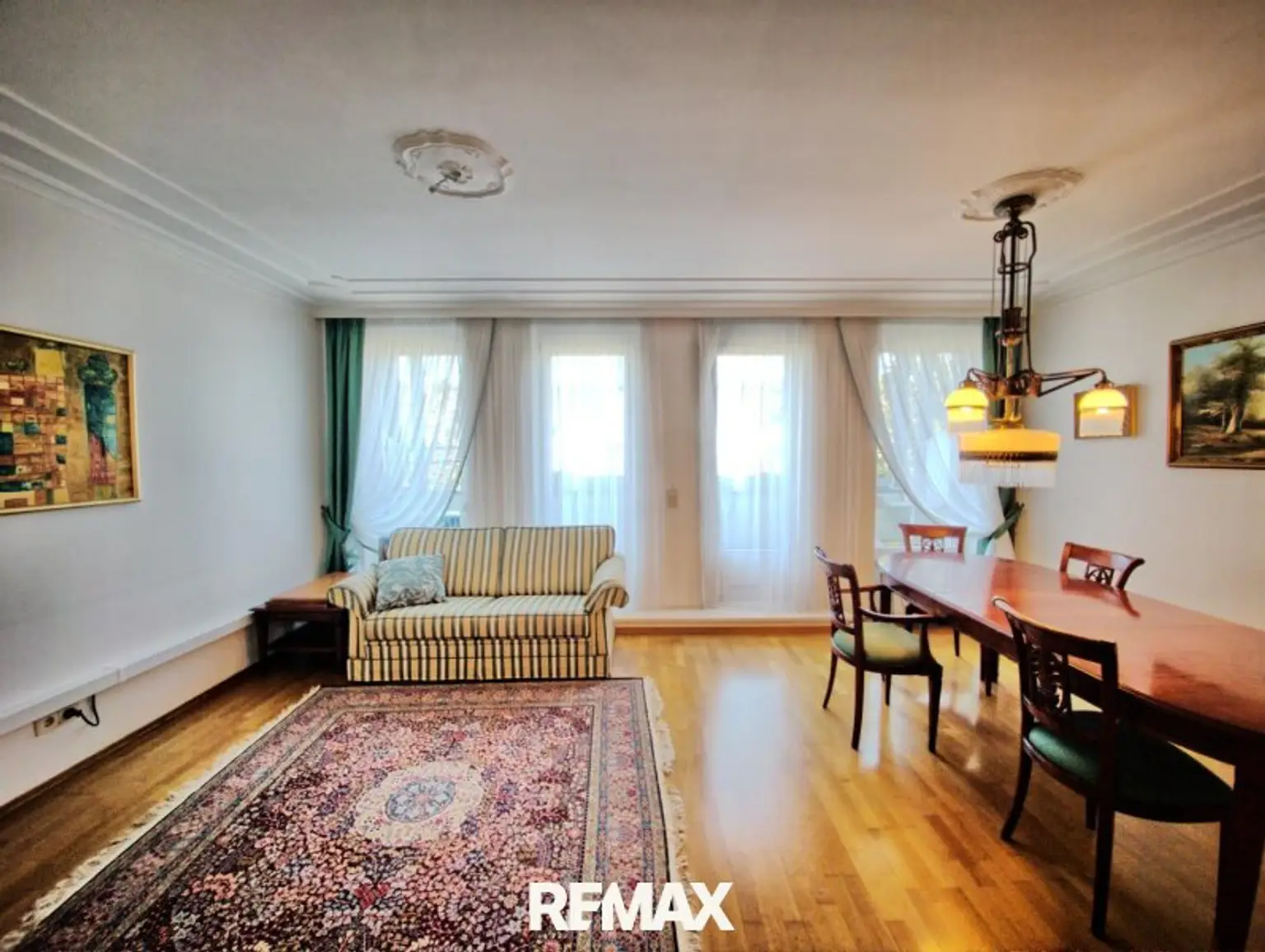 1 Wohnzimmer