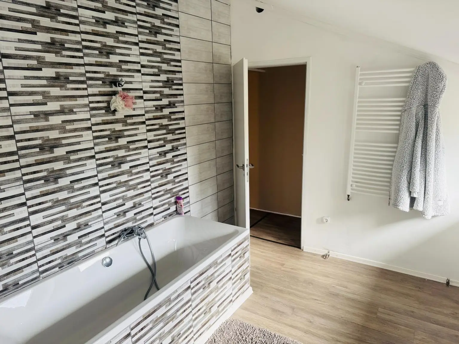 Ein/ Mehrfamilienhaus, Business, Co- Housing zwei Wohneinheiten