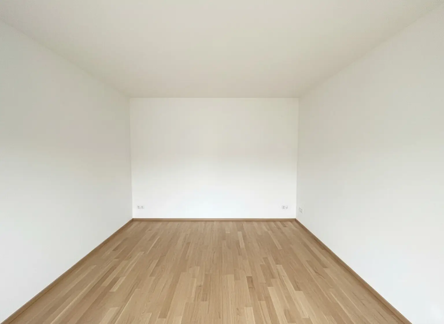 UNBEFRISTET: Klimatisierte Dachgeschosswohnung mit Balkon und Loggia