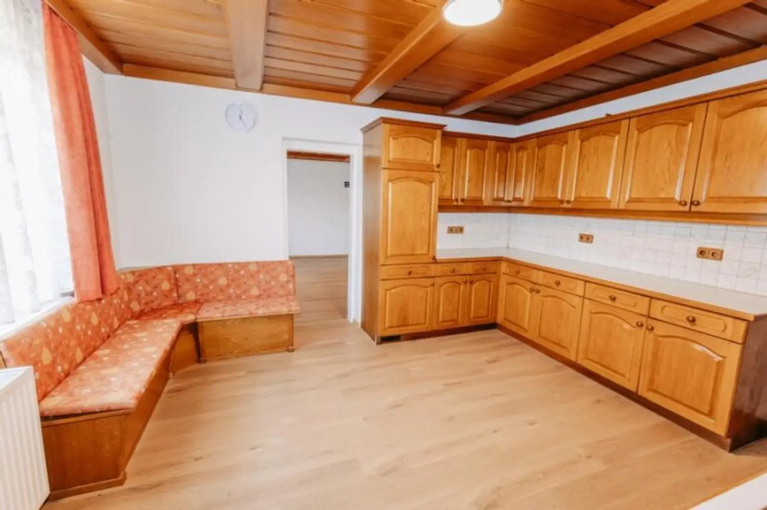 Erleben Sie die  Ausstrahlung. Landhaus in typisch  Weinviertler „L“ Form, bestgepflegt