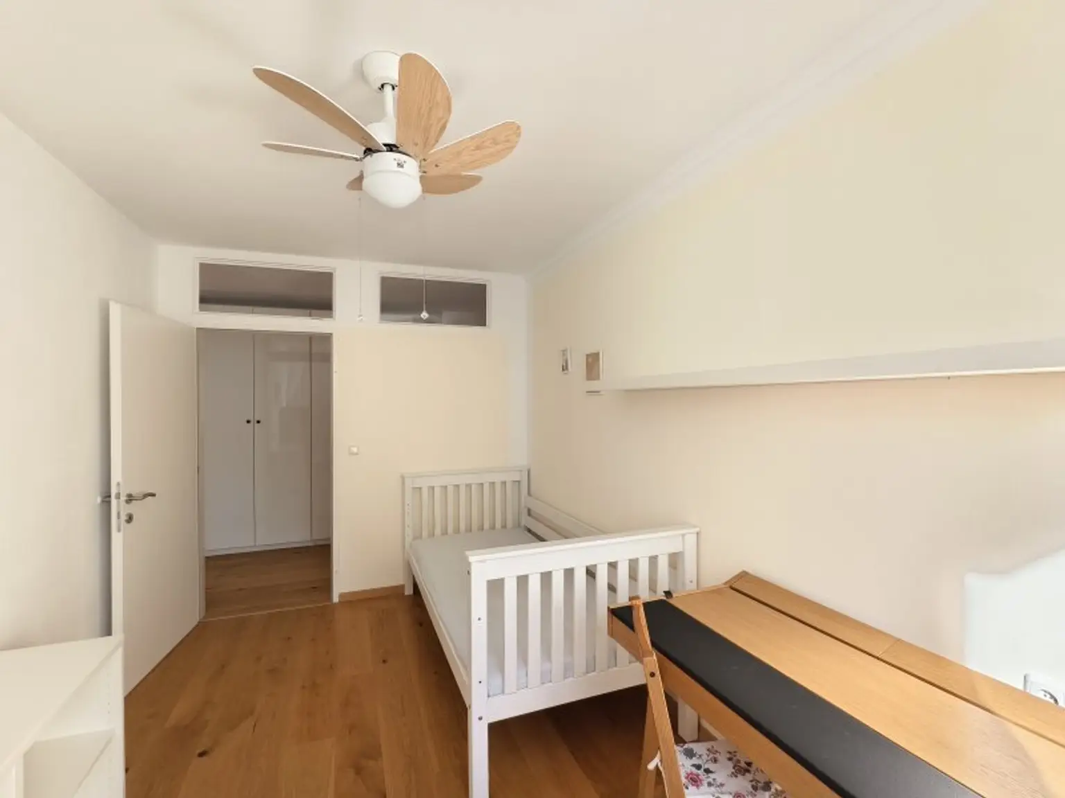 So grün kann Stadt sein! Großzügige 4-Zimmer-Wohnung mit wunderbarem Parkblick in angenehmer Ruhelage