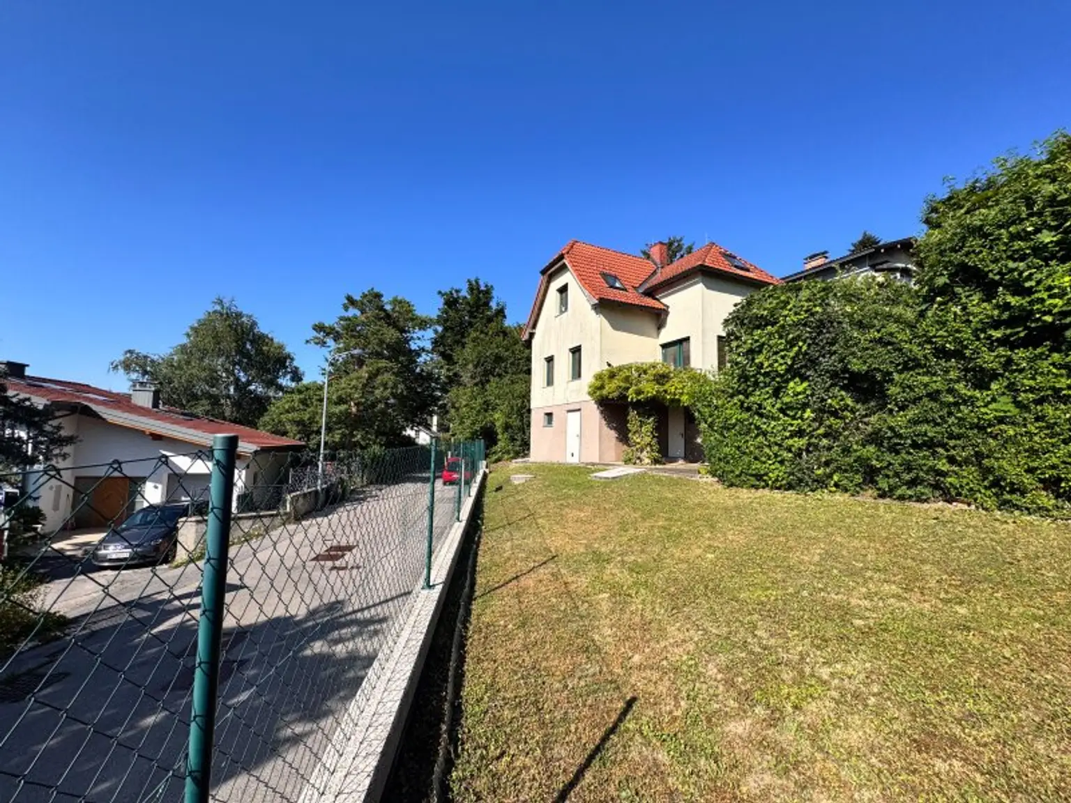 Traumlage am Wolfersberg – Einfamilienhaus mit unverbaubarem Weitblick