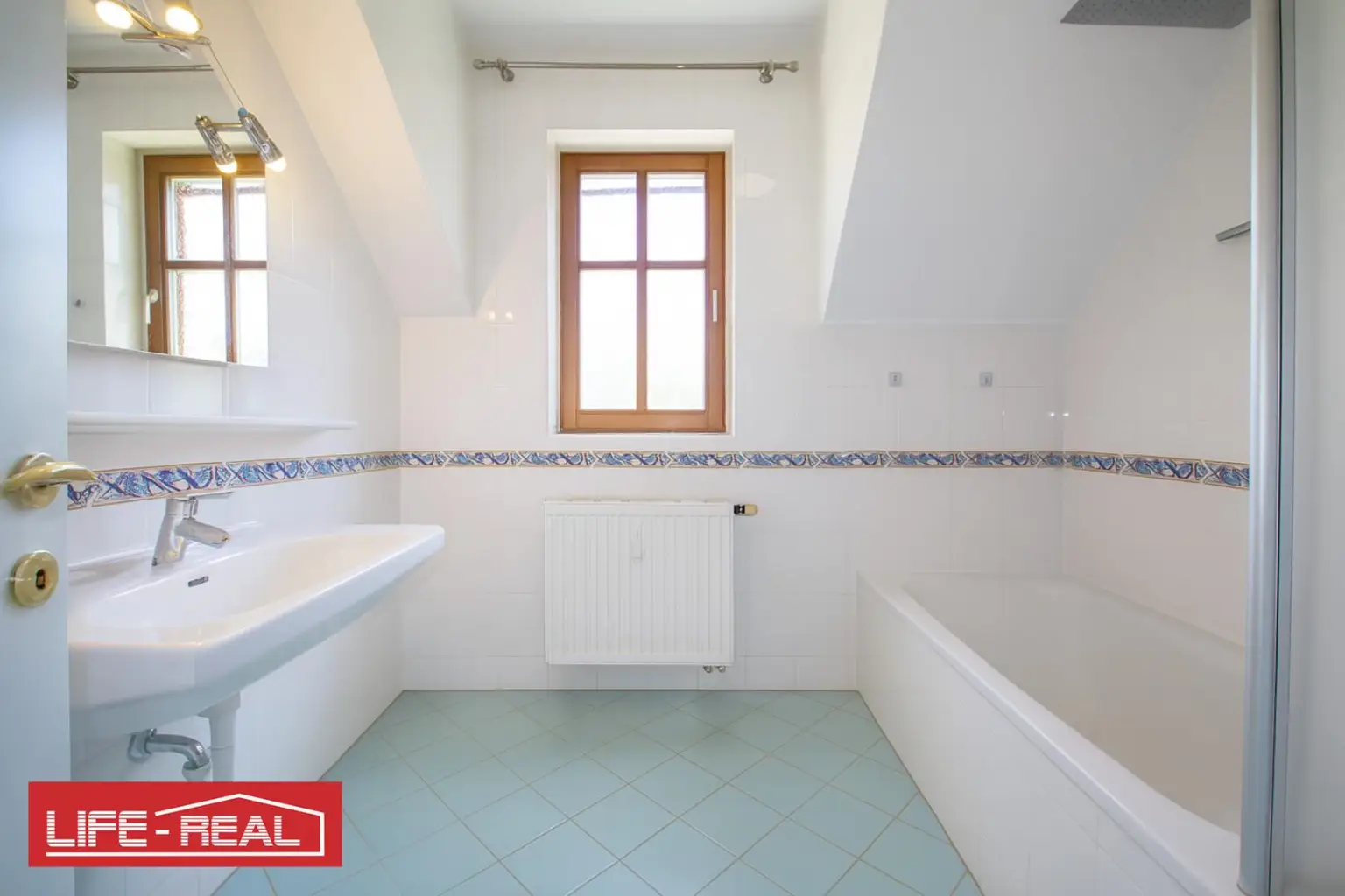 Kapitalanlage oder neues Zuhause! Großzügige 3,5-Zimmer-Wohnung mit Blick ins Grüne