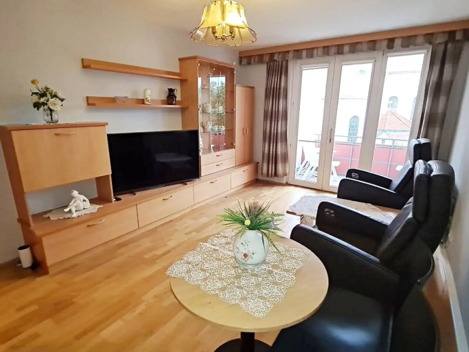 FAMILIENHIT, ENKPLATZ, gepflegte 113 m2 Neubau mit Loggia, 4 Zimmer, Küche, 2 Bäder, teilmöbliert, 3. Liftstock, U3-Nähe