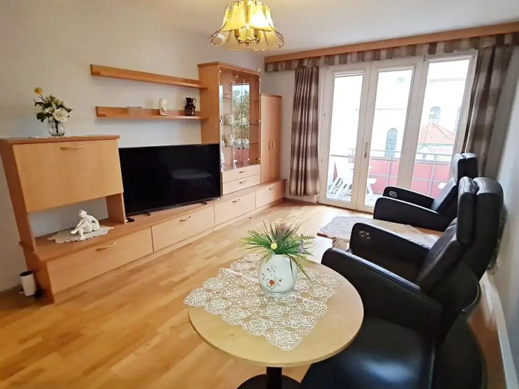 FAMILIENHIT, ENKPLATZ, gepflegte 113 m2 Neubau mit Loggia, 4 Zimmer, Küche, 2 Bäder, teilmöbliert, 3. Liftstock, U3-Nähe