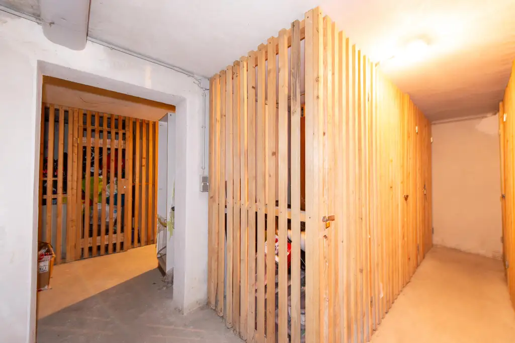 Verlassenschaftswohnung – Entrümpeln & Sanieren! Carport inklusive