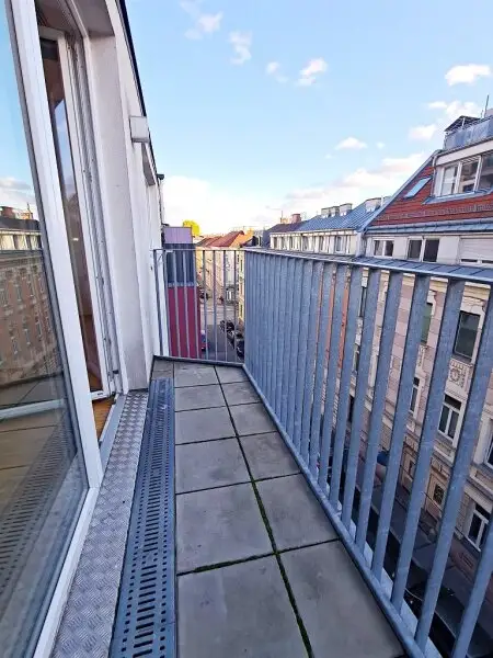 AM SPITZ-NÄHE, gepflegte 36 m2 Neubau mit 4 m2 Balkon, 2 Zimmer, Komplettküche, Wannenbad, Parketten, Garagenplatz möglich, Leopold-Ferstl-Gasse