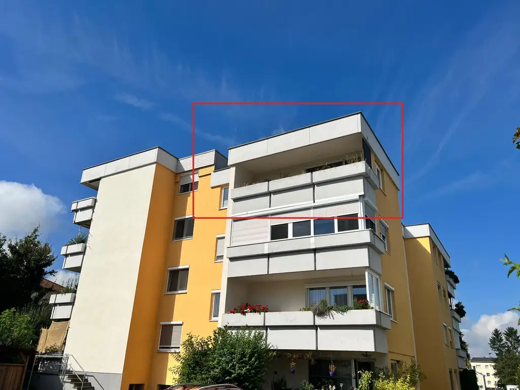 Großzügige 3-Zimmer-Wohnung mit Loggia in zentrumsnaher Lage