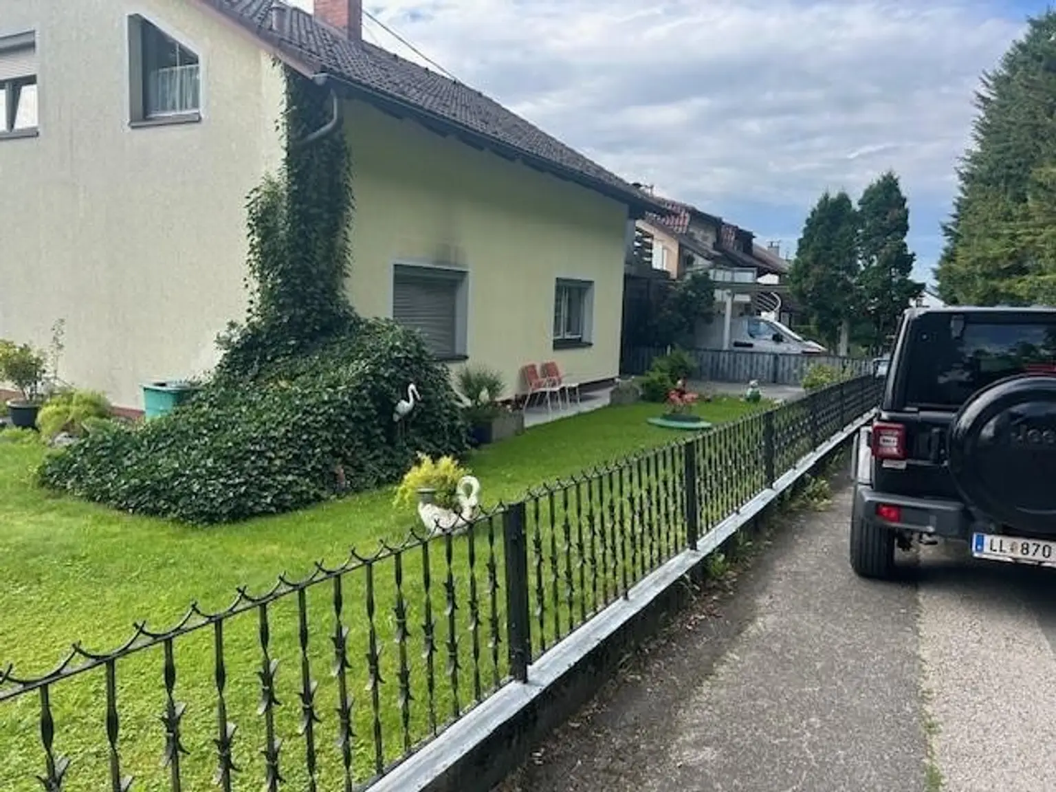 2 bis 3 Familienhaus mit Vollkeller,    mit  4 Garagen, Brunnen und Werkstatt  - sehr viel Wohnraum- 4 Bäder