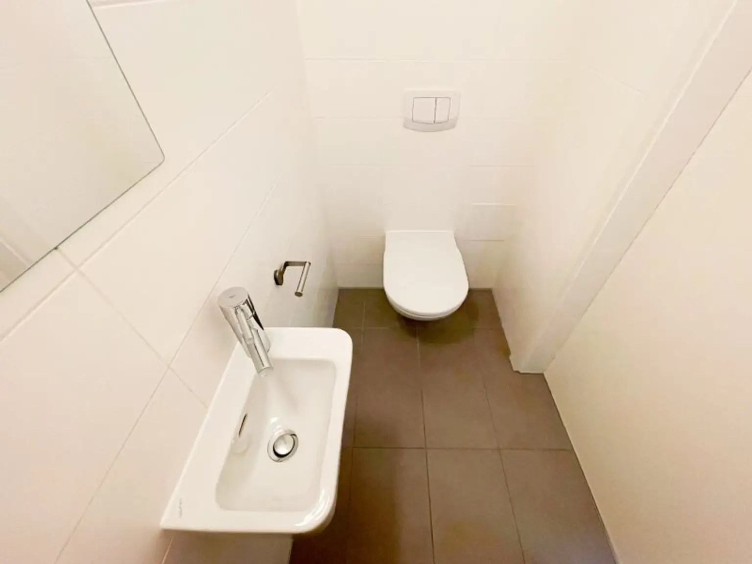 ALTBAUWOHNUNG MIT HOFSEITIGEM BALKON: 3 Zimmer inkl. Küche im 3. Liftstock