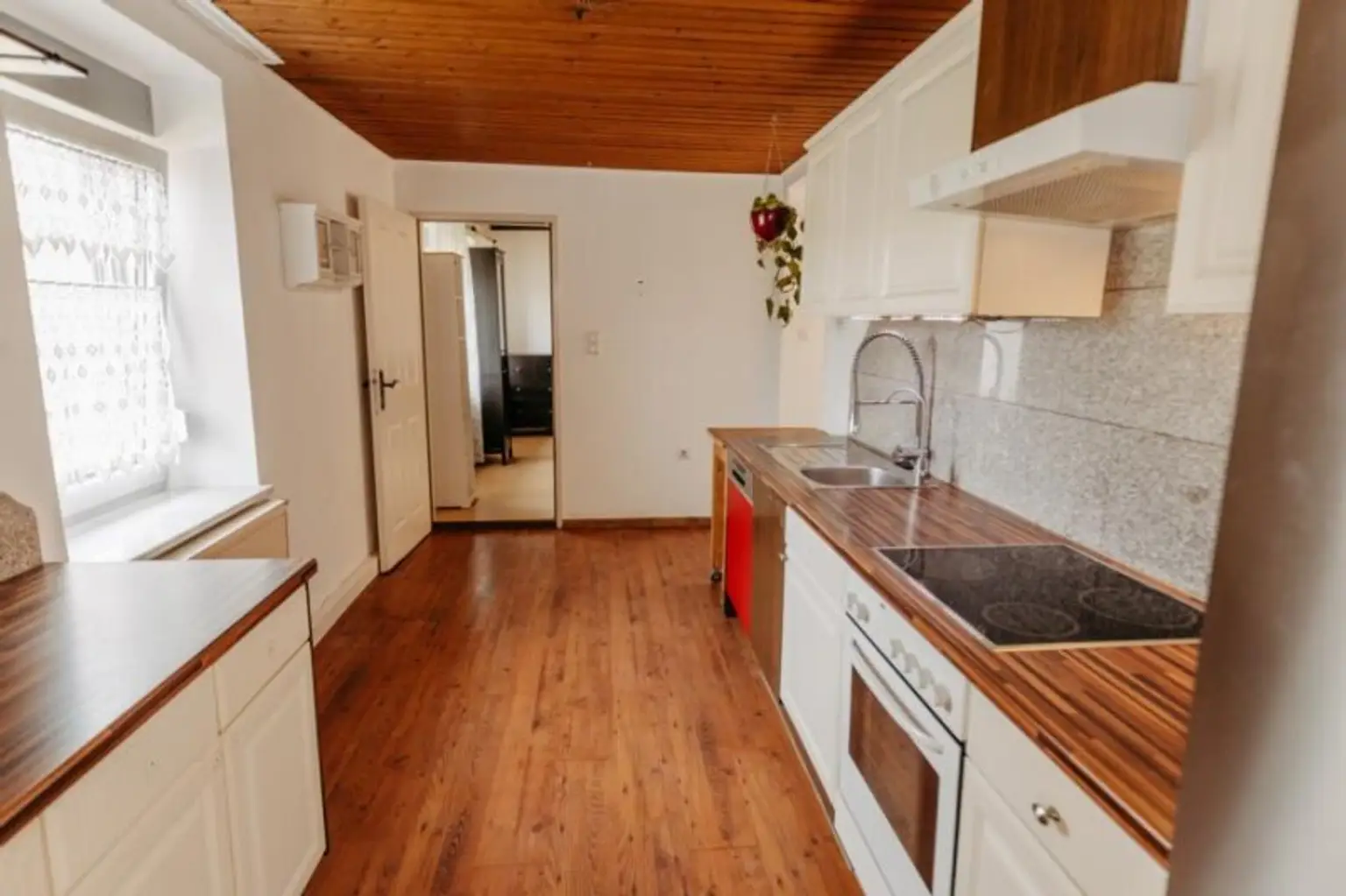 Gepflegtes, neu revitalisiertes  und liebevoll erhaltenes Landhaus. Natur, Sonne, Ruhe,  Seelenheil.