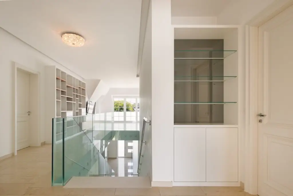 LUXUS VILLA mit Innenpool und Weinkeller im Golfclub Fontana