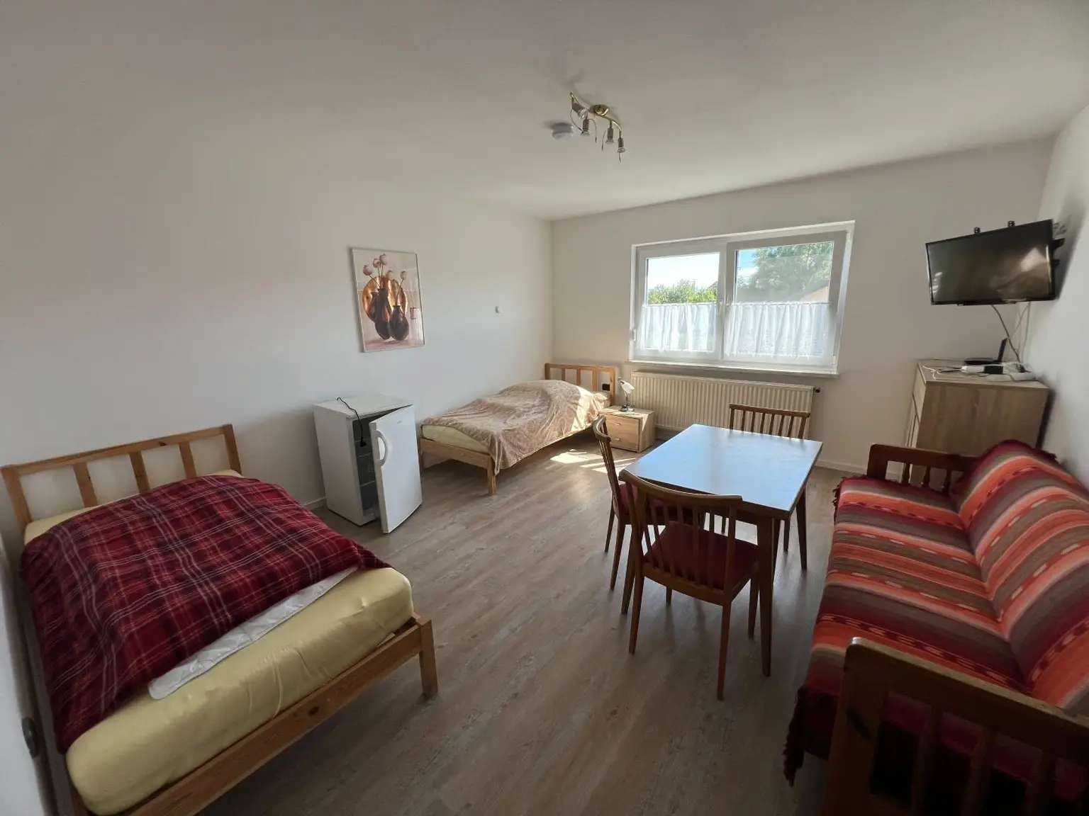 OPEN HOUSE! Großzügiges leistbares Wohnhaus mit 3 getrennte Wohneinheiten, Traumgarten, Doppelgarage und vielen Parkplätzen Tuffeltsham in Redlham