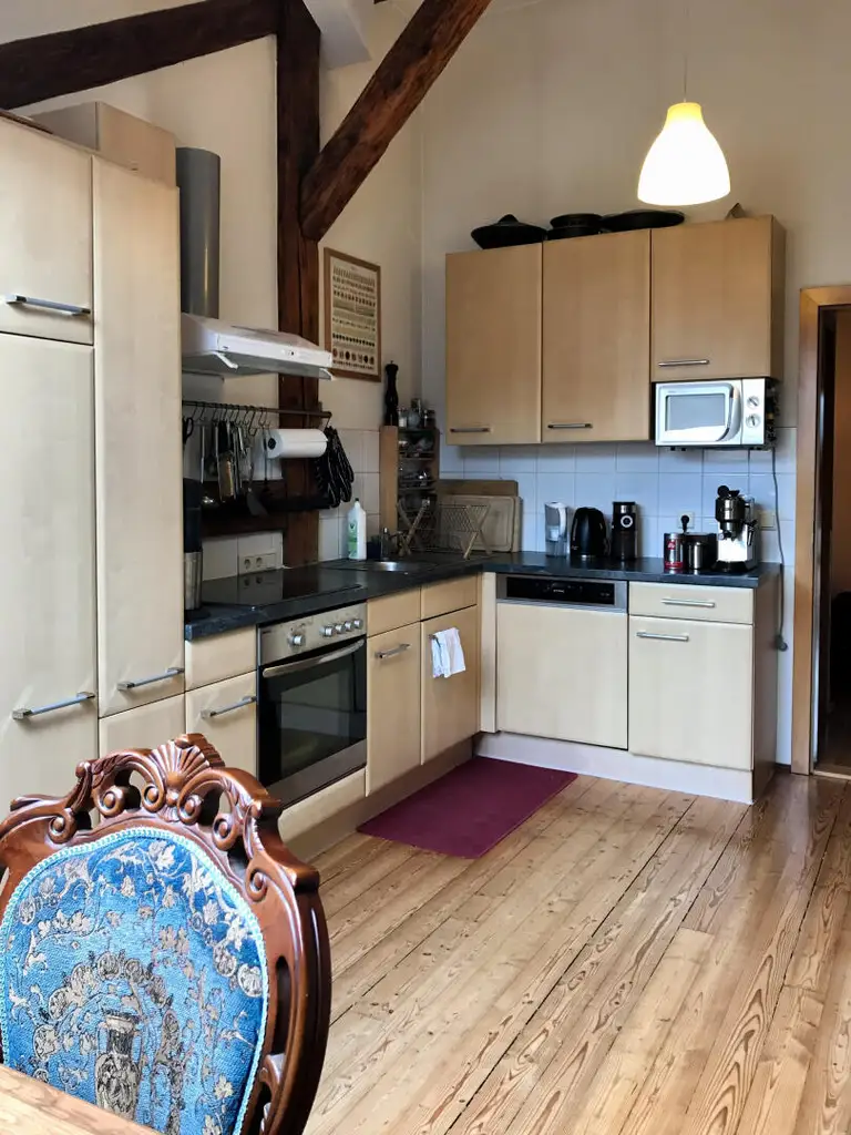 Charmante 3-Zimmer-Dachgeschosswohnung mit Lift am Opernring – Urbanes Wohnen im Herzen von Graz