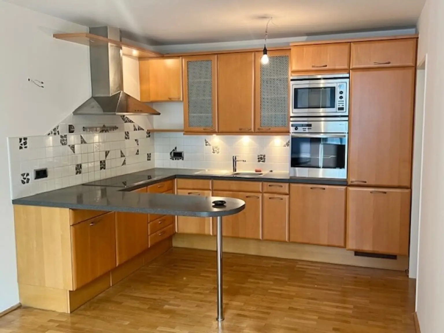 Moderne 3-Zimmer-Wohnung in 1140 Wien: Balkon, Garagen & perfekte WG-Option!