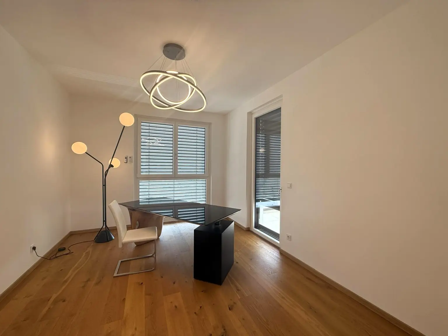 Luxus Penthouse mit Outdoor-Jacuzzi wird komplett möbliert vermietet // Luxury penthouse with outdoor Jacuzzi available for rent, fully furnished //