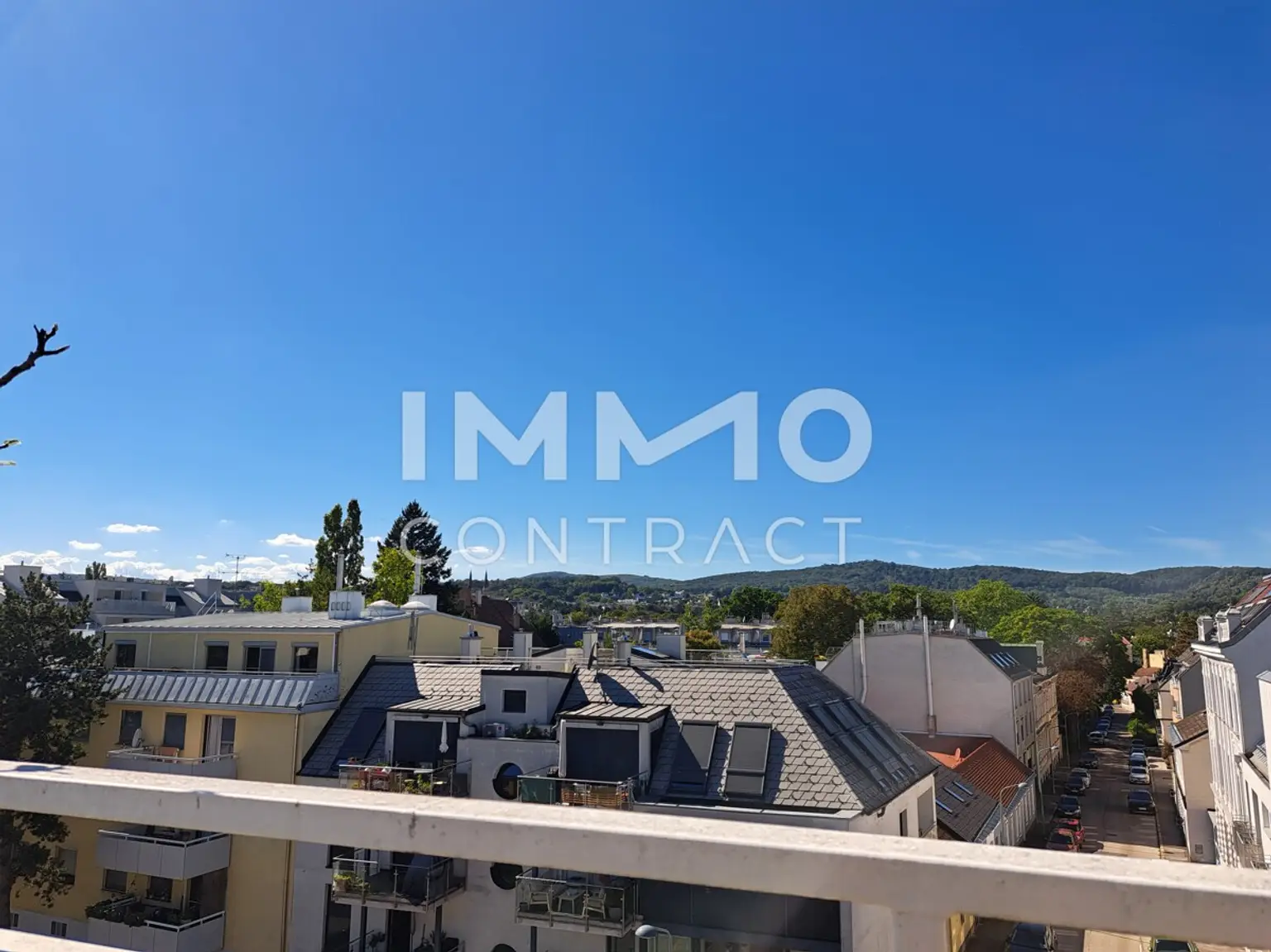 AUßERGEWÖHNLICHE DACHGESCHOSSWOHNUNG mit XL- Terrasse und XL Garagenplatz- Topzustand- Top Preis in 1130 Wien !