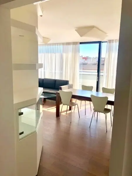 MIETWOHNUNG-INNENSTÄDTISCHE & EXQUISITE - PENTHOUSE- WOHNUNG-OHNE DACHSCHRÄGEN! mit 2,5-Zimmern in Top Lage - NASCHMARKT - 1060 WIEN!