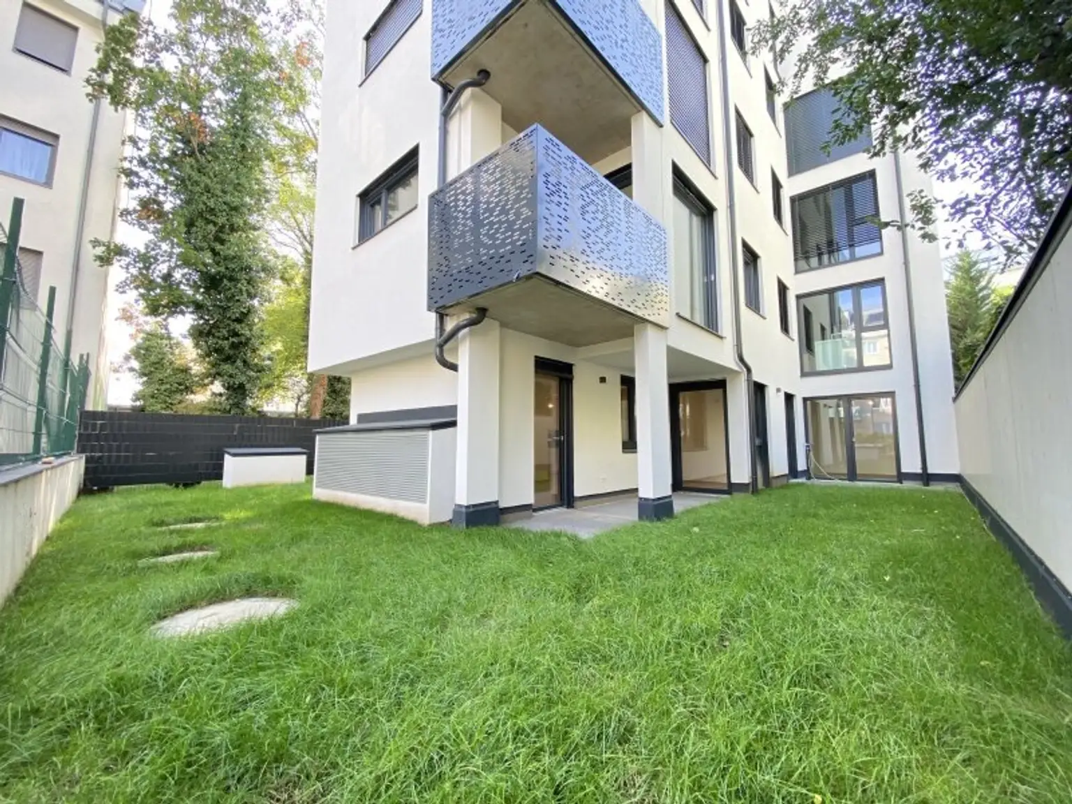 Neuwertige Gartenwohnung an der Langobardenstraße - Hofruhelage - Luftwärmepumpe