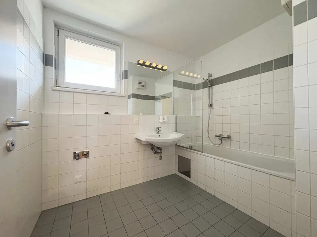 Geförderte Maisonettewohnung -
4 Zimmer mit Garten, Balkon und Loggia