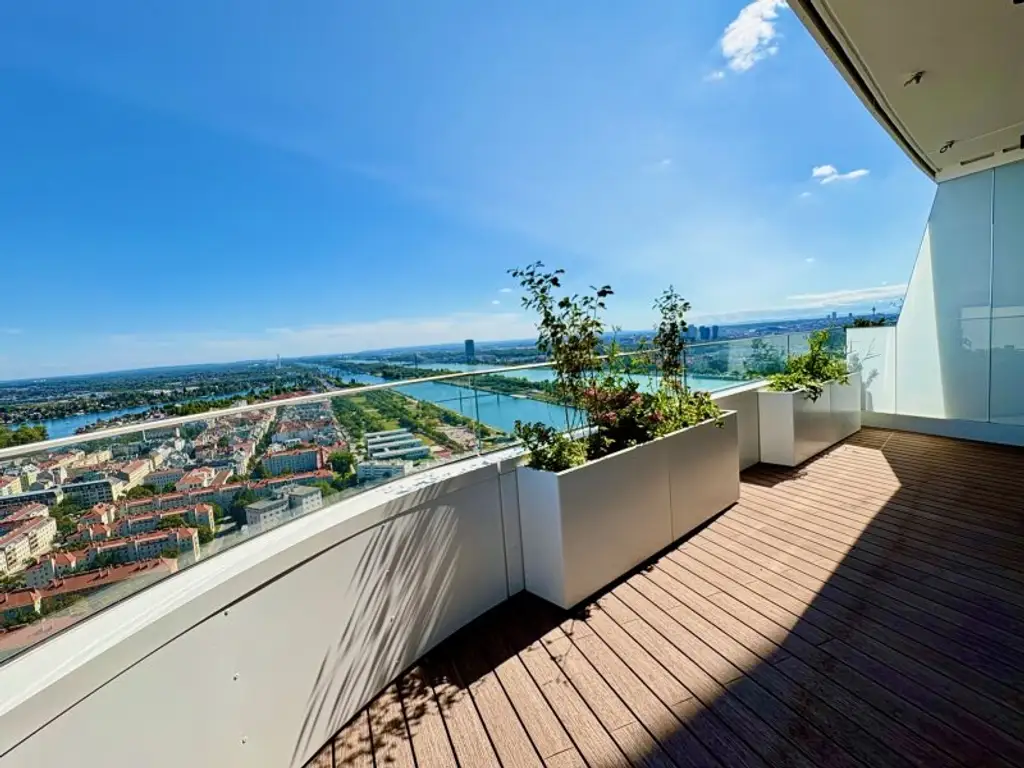 LUXURIÖSE 3-ZIMMER-WOHNUNG MIT 2 BÄDERN, GARAGENPLATZ UND ATEMBERAUBENDEM PANORAMABLICK