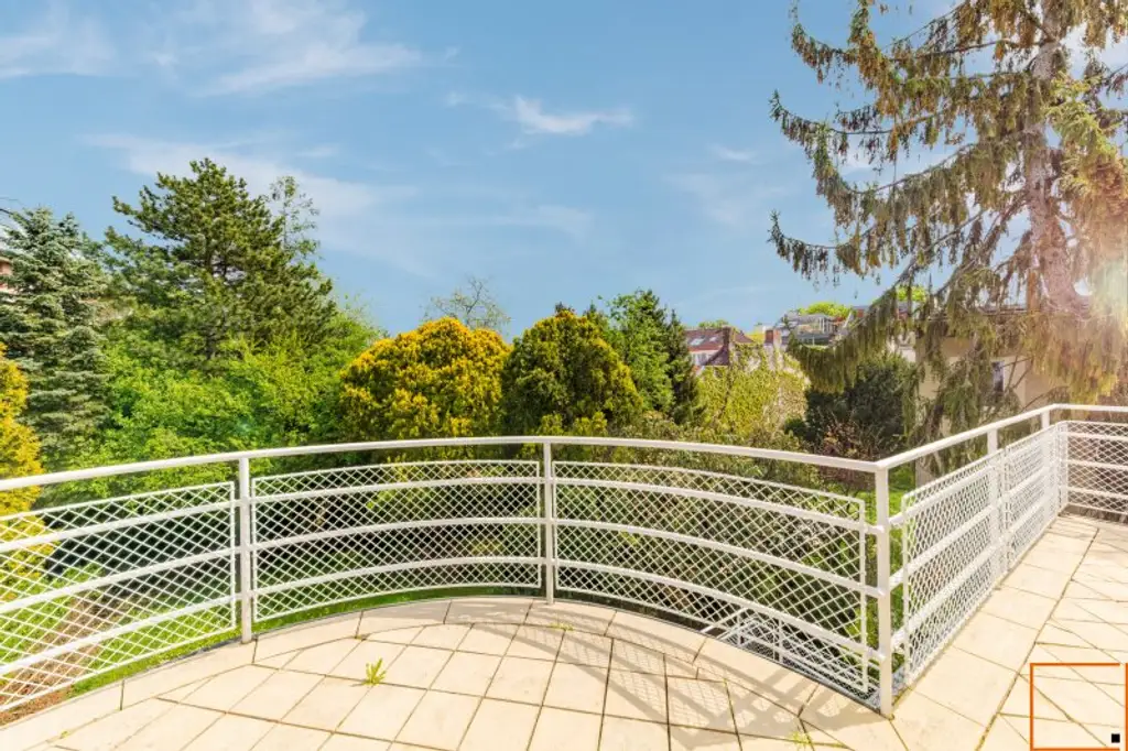 Bauhausvilla in zentraler Grinzinger Bestlage