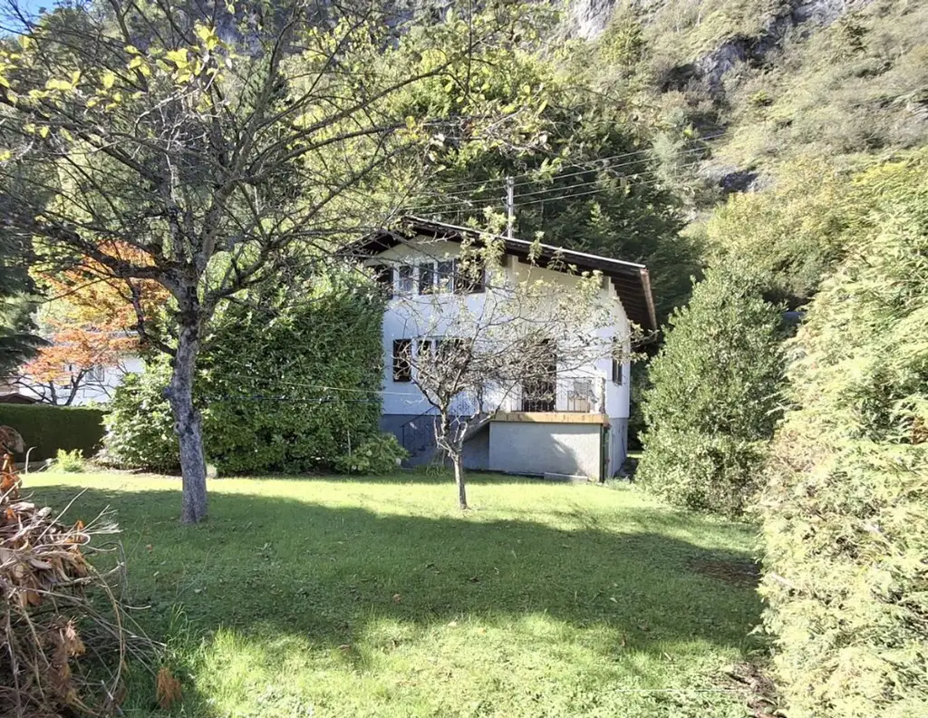 Großzügiges Grundstück mit Altbestand für Ihre individuellen Gestaltungsideen